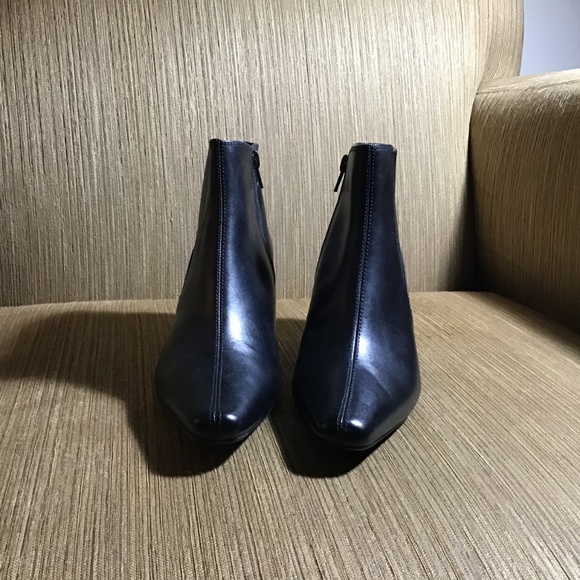 Black Leather heeled boots - Picture 5 of 5